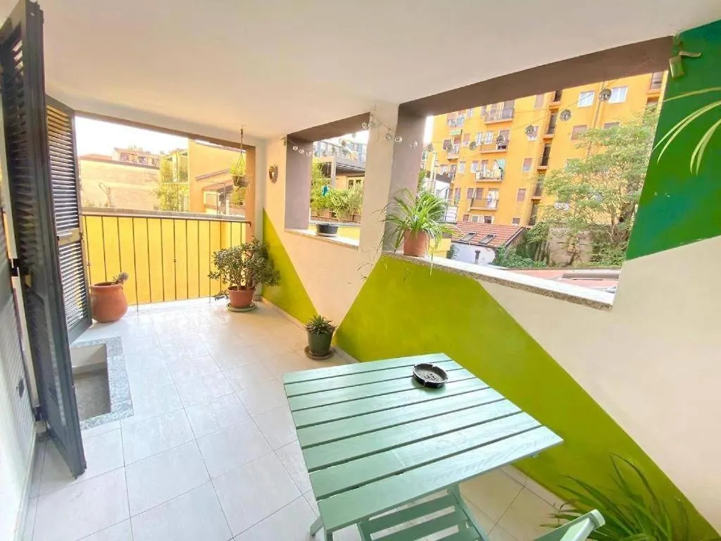 Apartment Conte Rosso House Con Terrazza In Coorte Tranquilla A Due Passi Da Stazione E Metropolitana Lambrate Milan Italy
