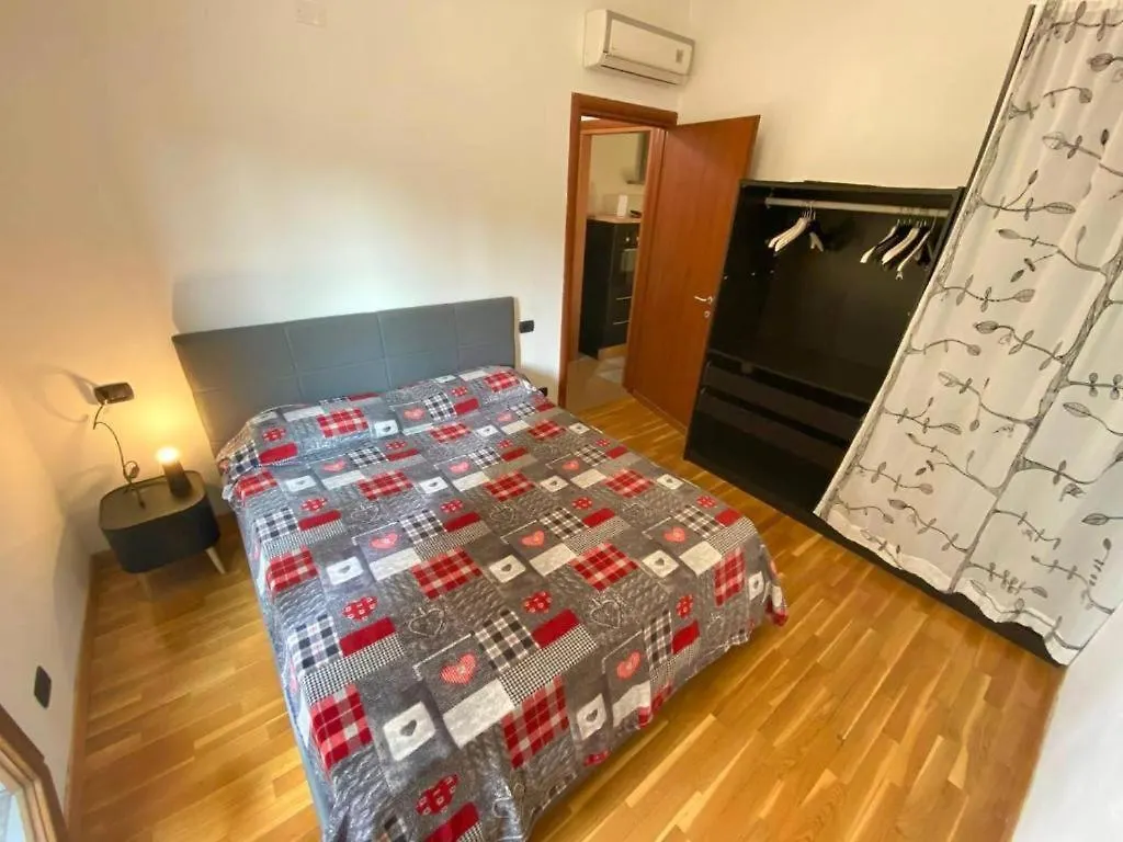 Conte Rosso House Con Terrazza In Coorte Tranquilla A Due Passi Da Stazione E Metropolitana Lambrate Milan