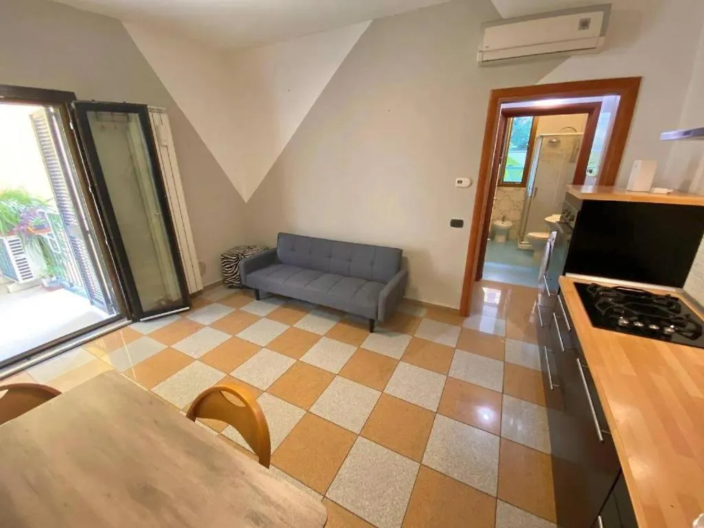 Conte Rosso House Con Terrazza In Coorte Tranquilla A Due Passi Da Stazione E Metropolitana Lambrate Milan