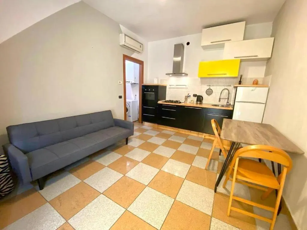 Apartment Conte Rosso House Con Terrazza In Coorte Tranquilla A Due Passi Da Stazione E Metropolitana Lambrate Milan